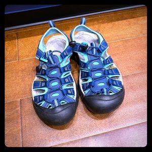 Keen shoes size 8